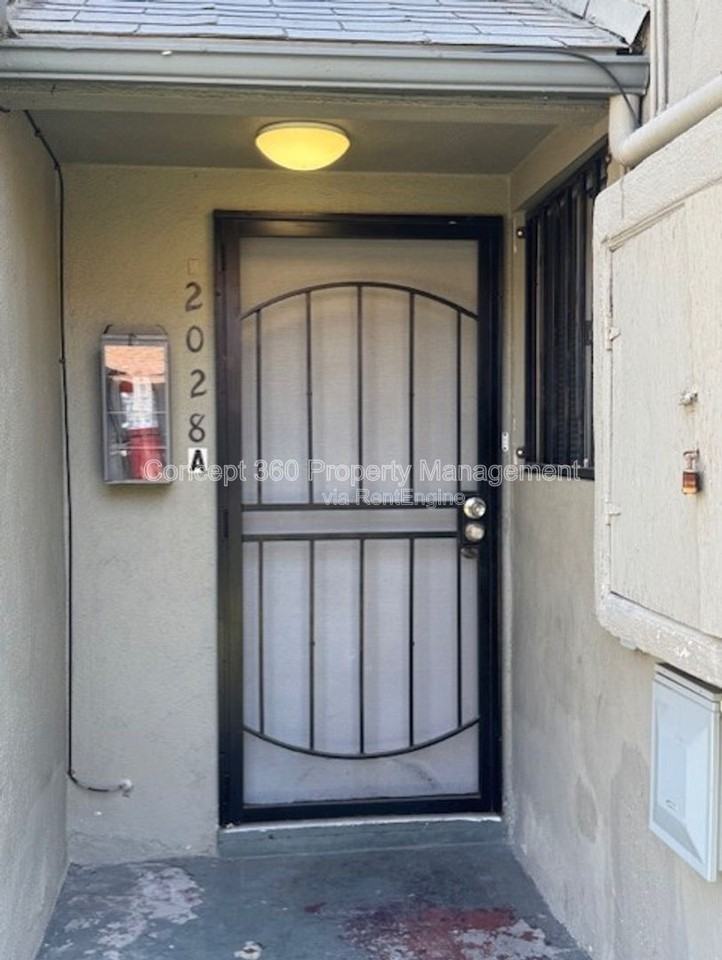 2028 Chestnut Ave #A - Photo 4 of 26
