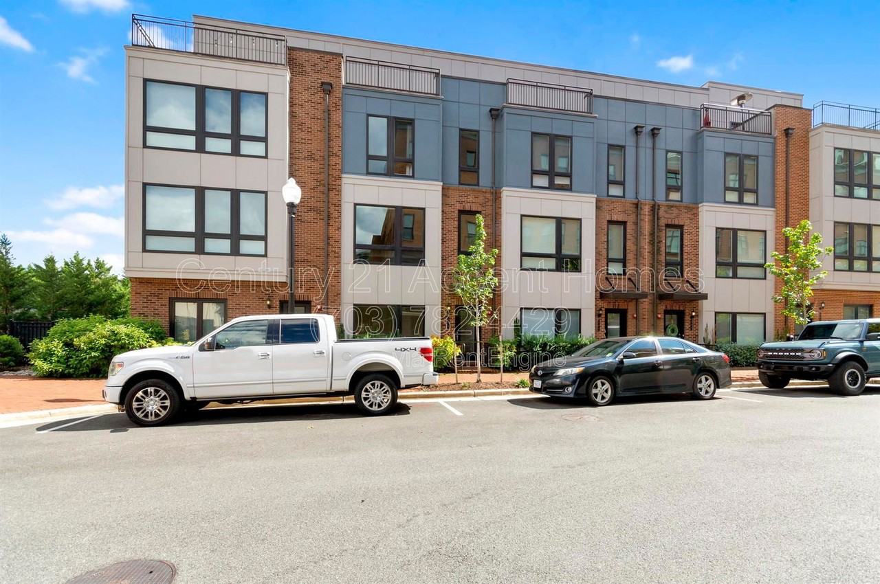 402 Stabler Ln - Photo 3 of 36