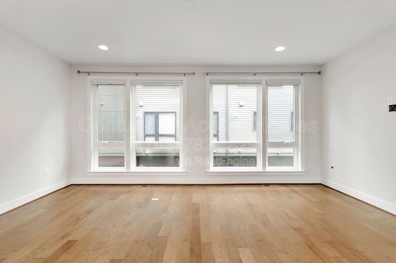 402 Stabler Ln - Photo 4 of 36