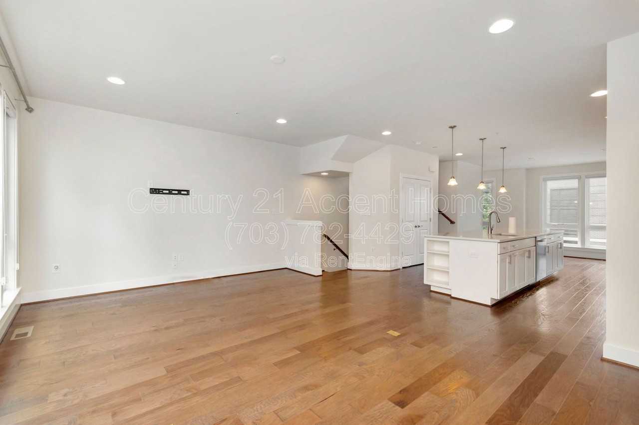 402 Stabler Ln - Photo 6 of 36