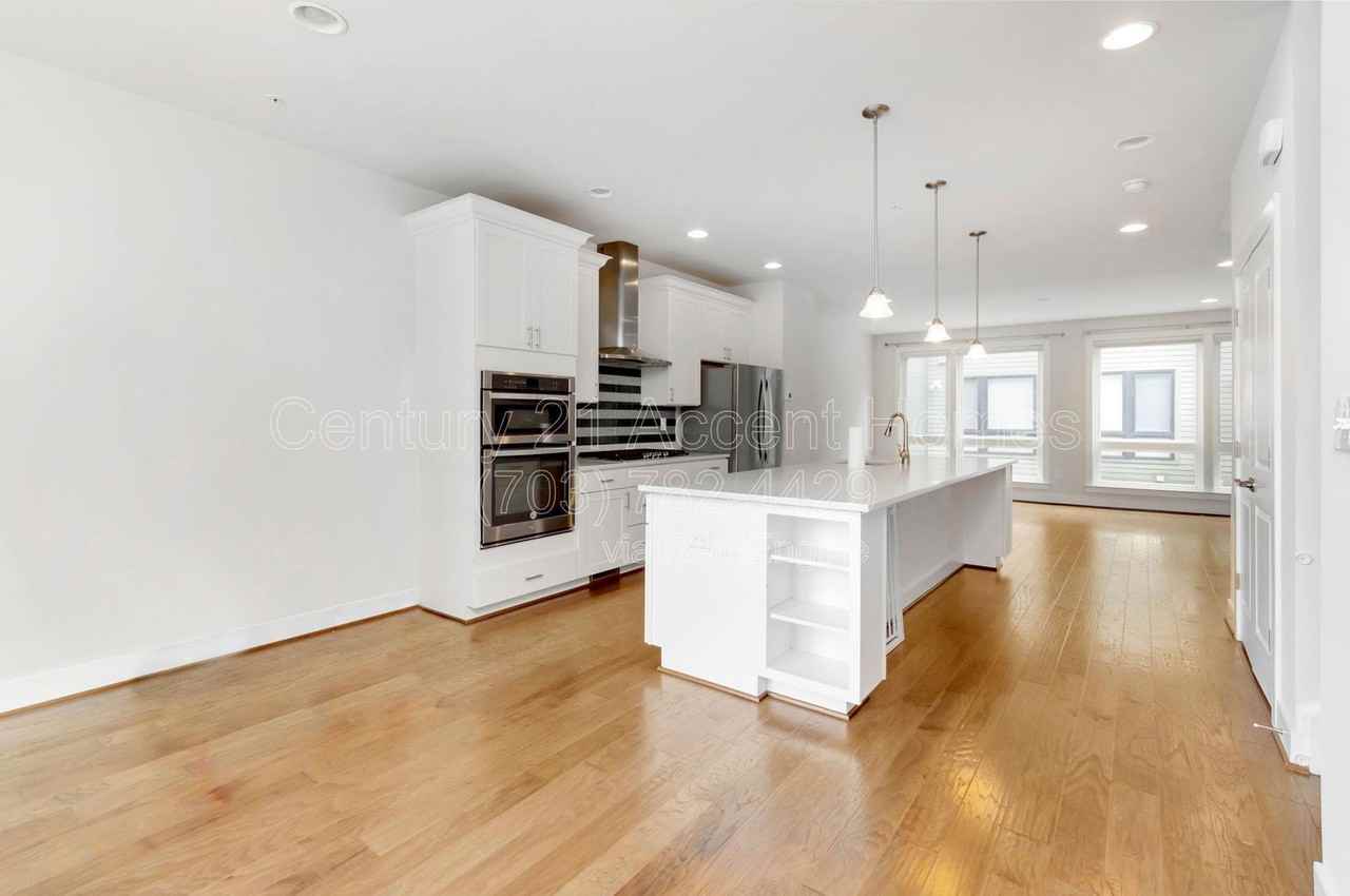 402 Stabler Ln - Photo 7 of 36