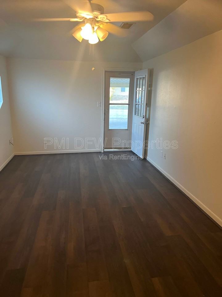 1664 Fagan Dr - Photo 4 of 16