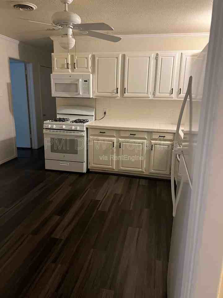 1664 Fagan Dr - Photo 5 of 16