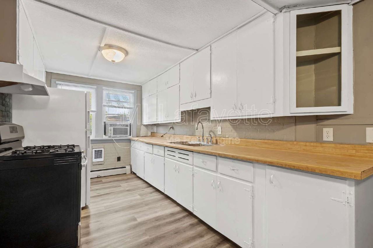 131 S 28th St - Photo 4 of 16