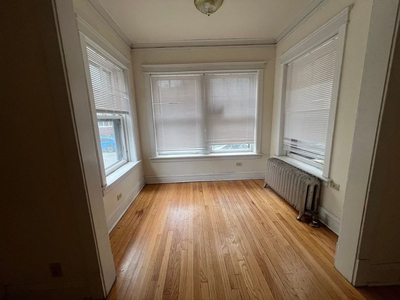 3348 West Sunnyside Avenue - Photo 4 of 12