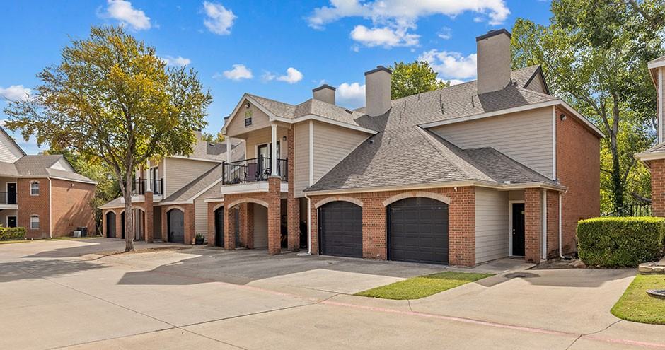 Ashford Apartments - Photo 6 of 39