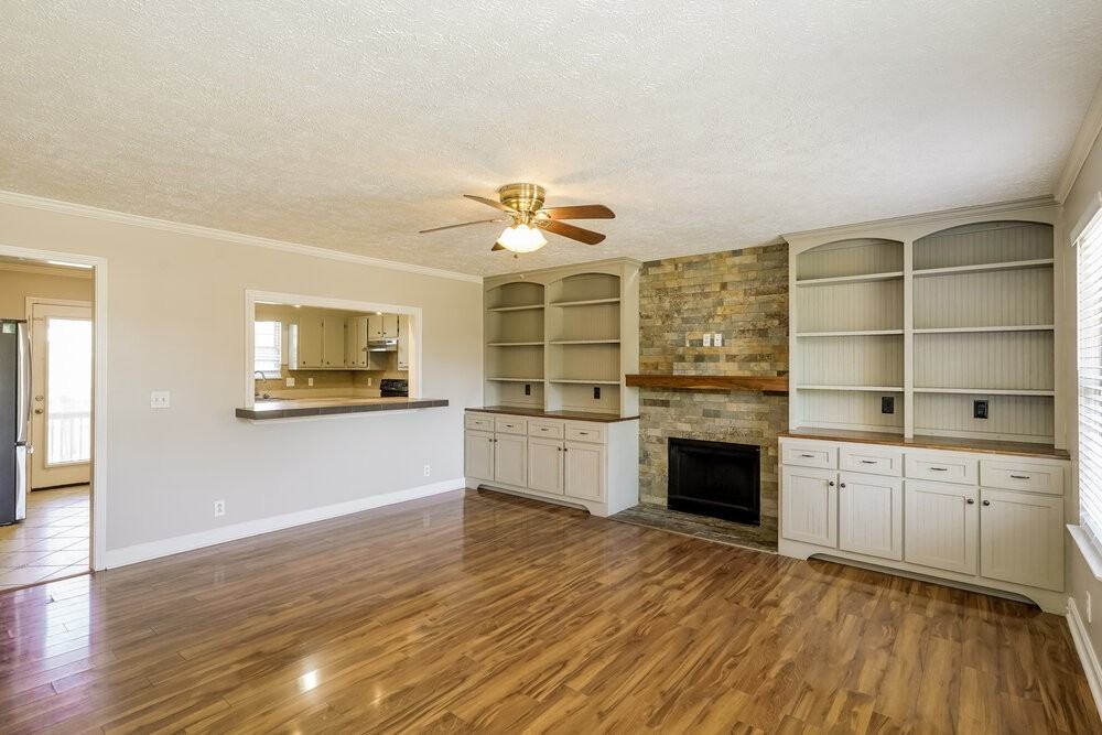 2927 Islington Drive - Photo 5 of 17