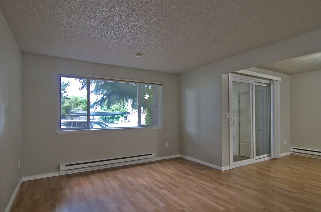 The Norpoint 8 Apartments - Photo 2 of 8