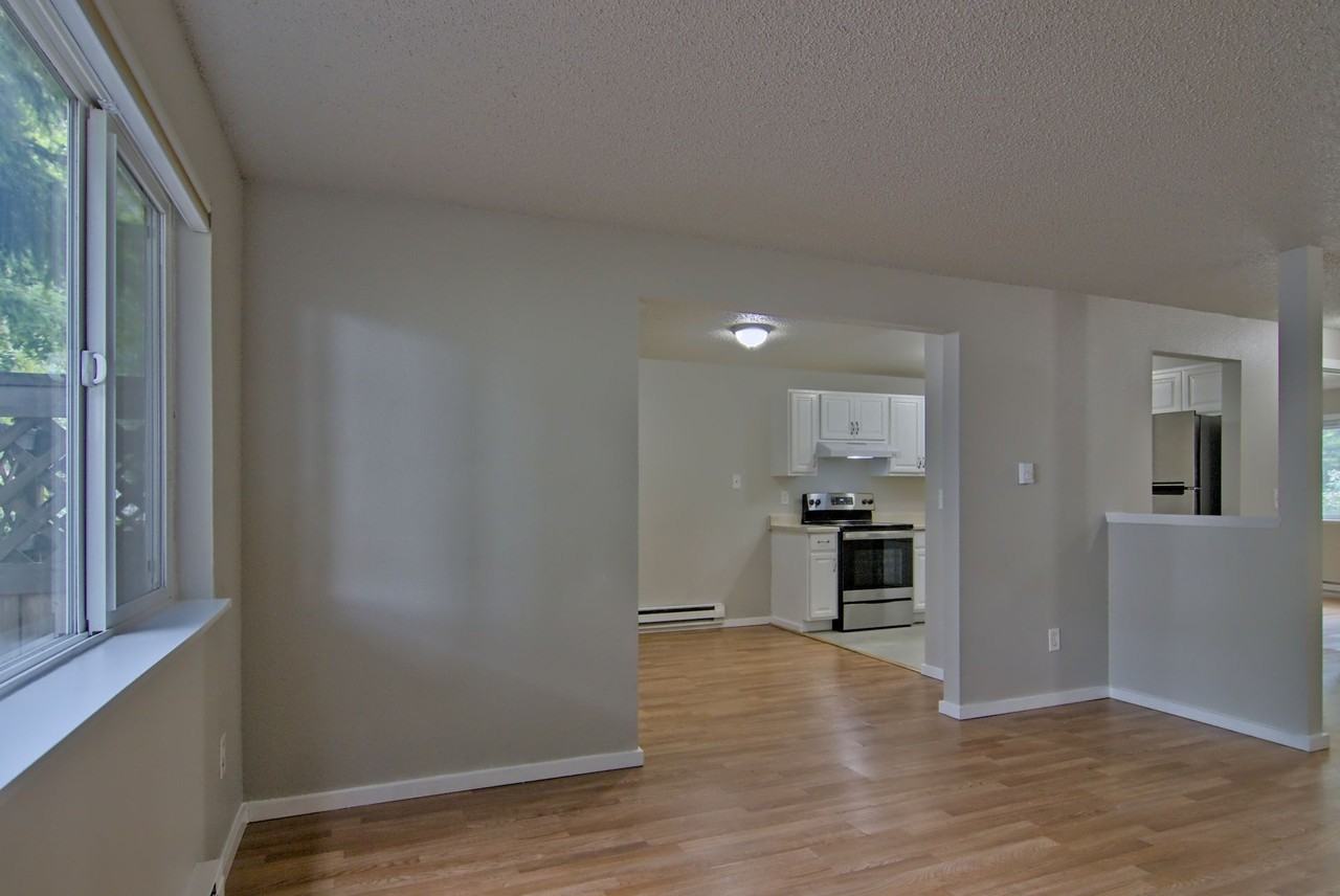 The Norpoint 8 Apartments - Photo 4 of 8