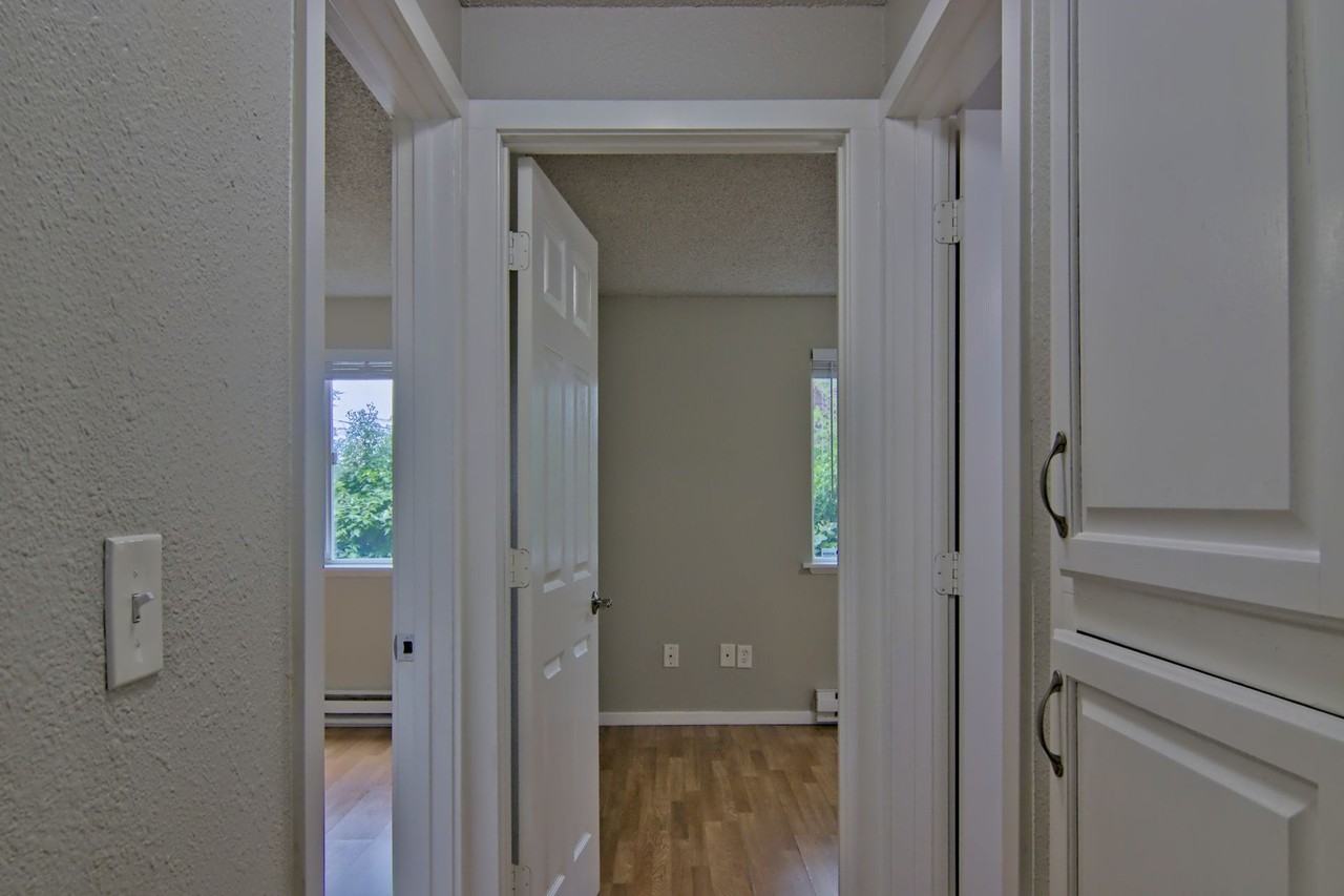 The Norpoint 8 Apartments - Photo 6 of 8