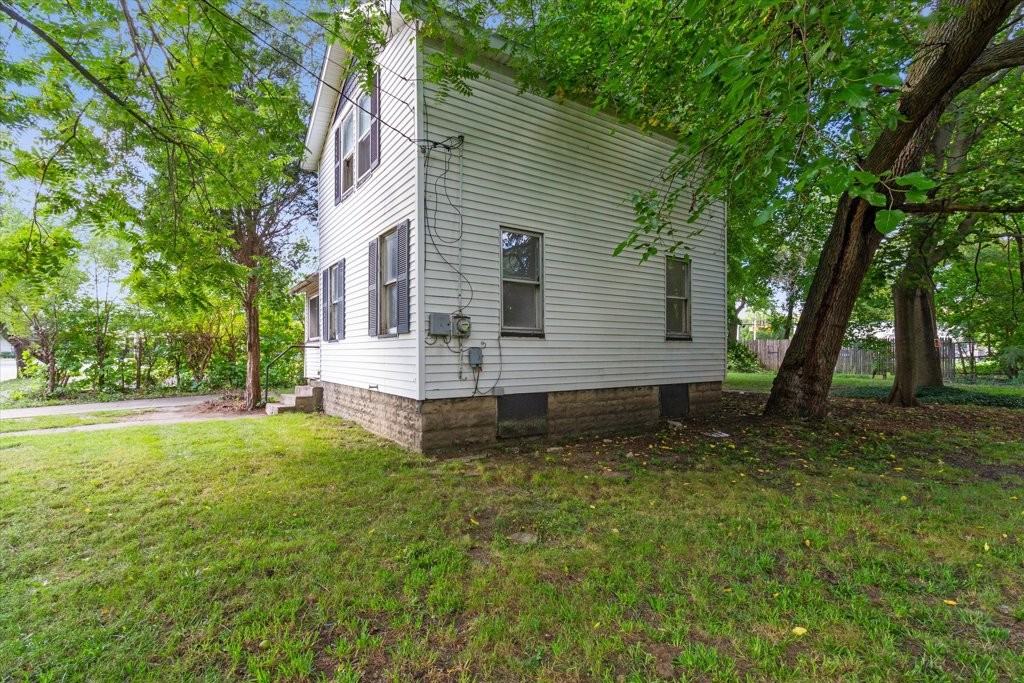 111 East Bush Street - Photo 2 of 16