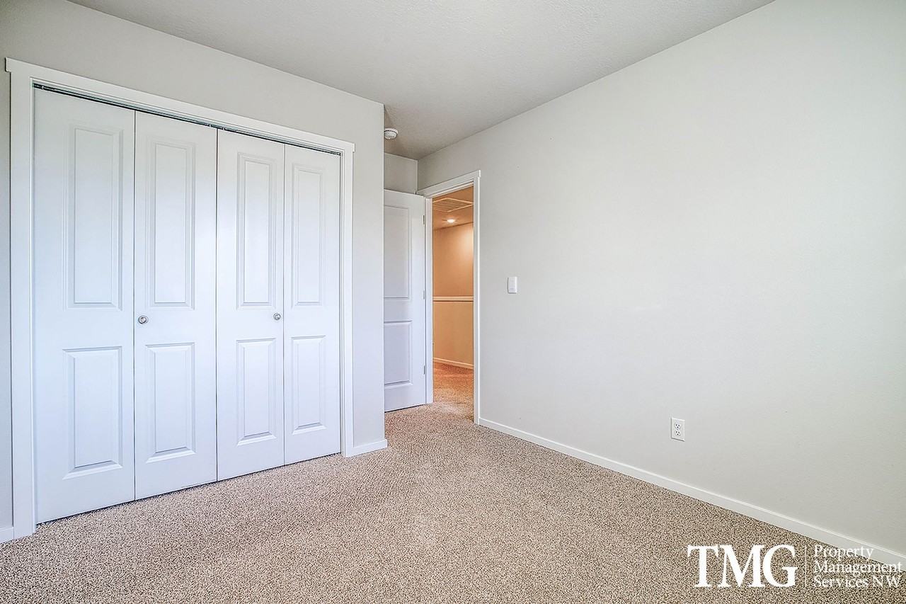 7904 Northeast 100th Circle - Photo 2 of 33