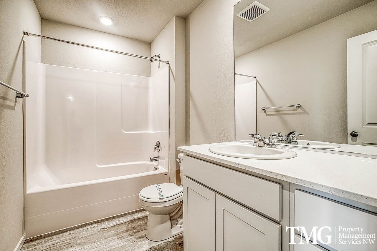 7904 Northeast 100th Circle - Photo 3 of 33