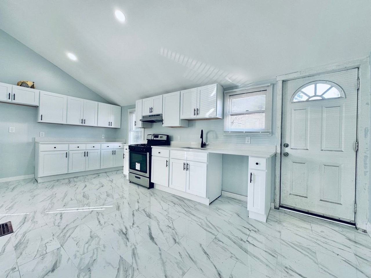 10 Kensington St - Photo 2 of 20