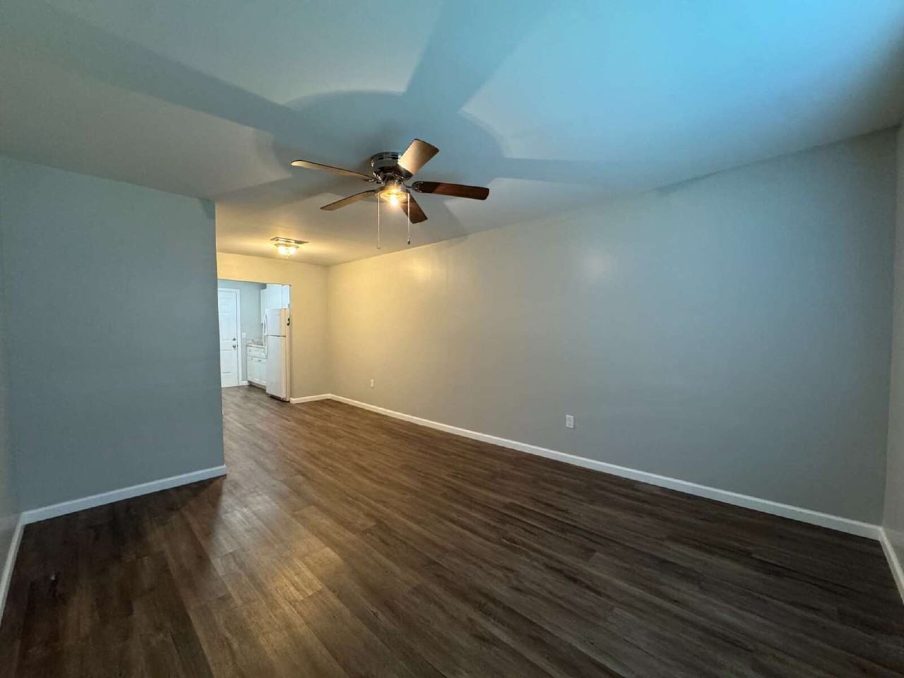 4006 E 11th St Apt D - Photo 2 of 14