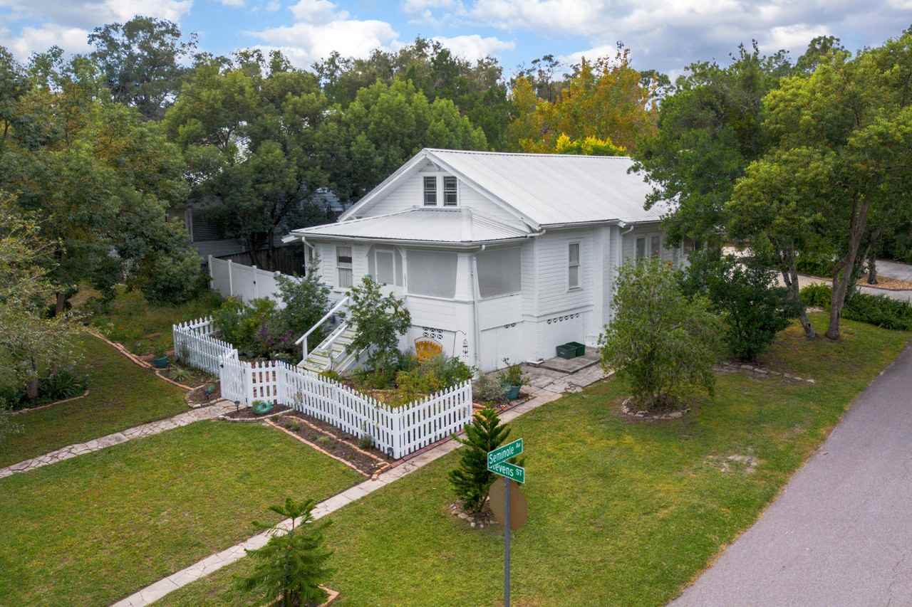 1056 Stevens St - Photo 3 of 34