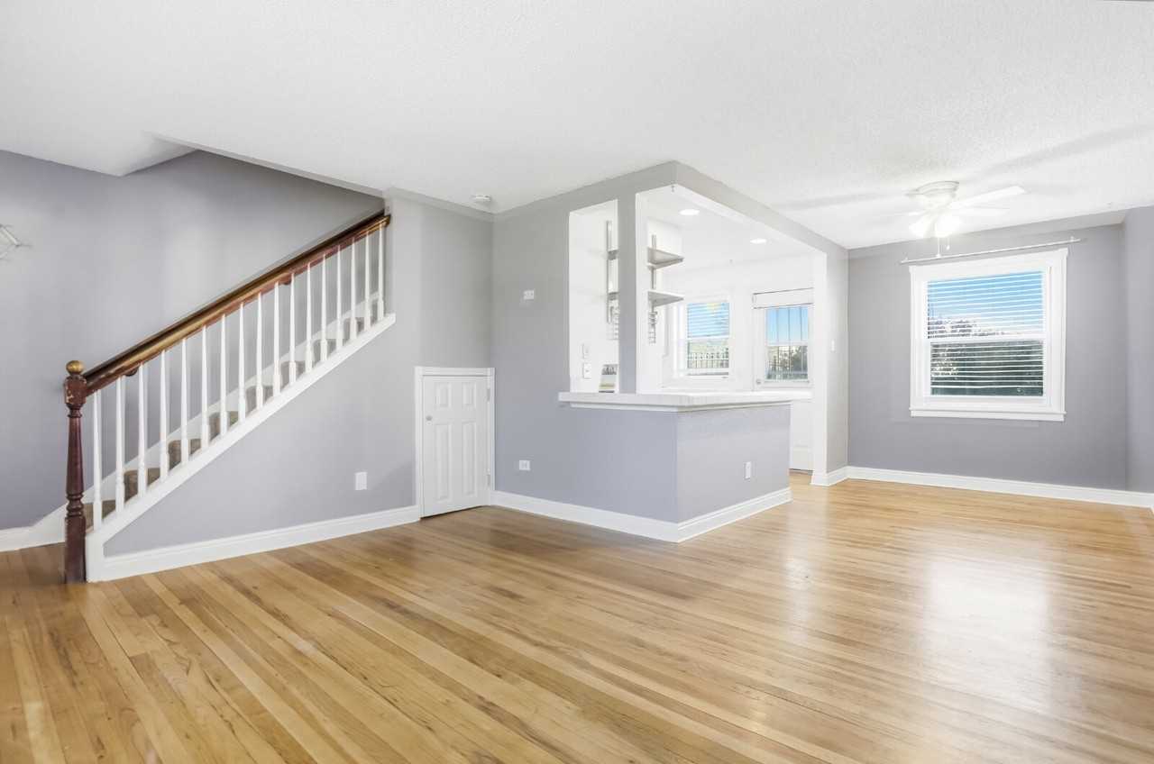 2819 Jasmine St - Photo 3 of 21