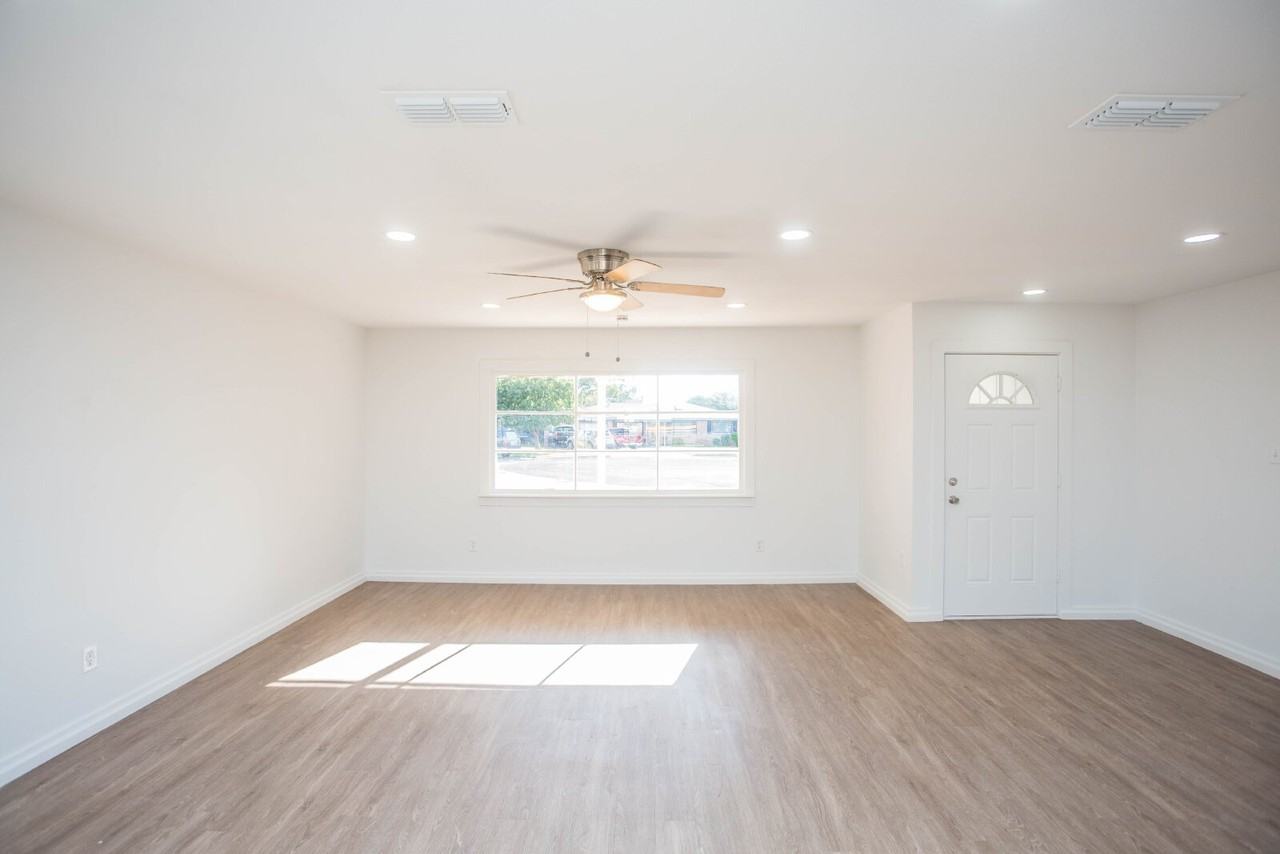 6004 Vernon Ave - Photo 4 of 35