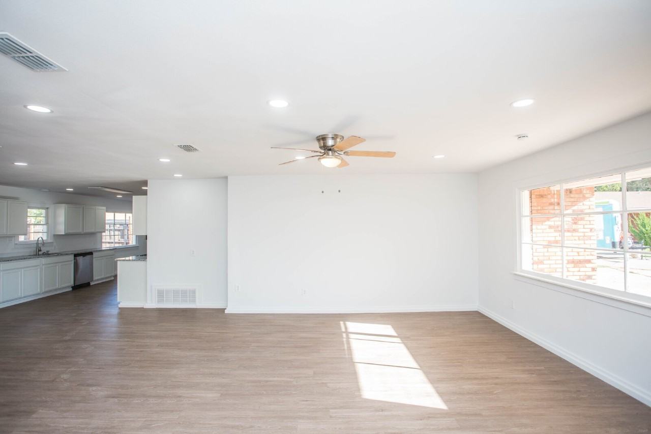 6004 Vernon Ave - Photo 5 of 35