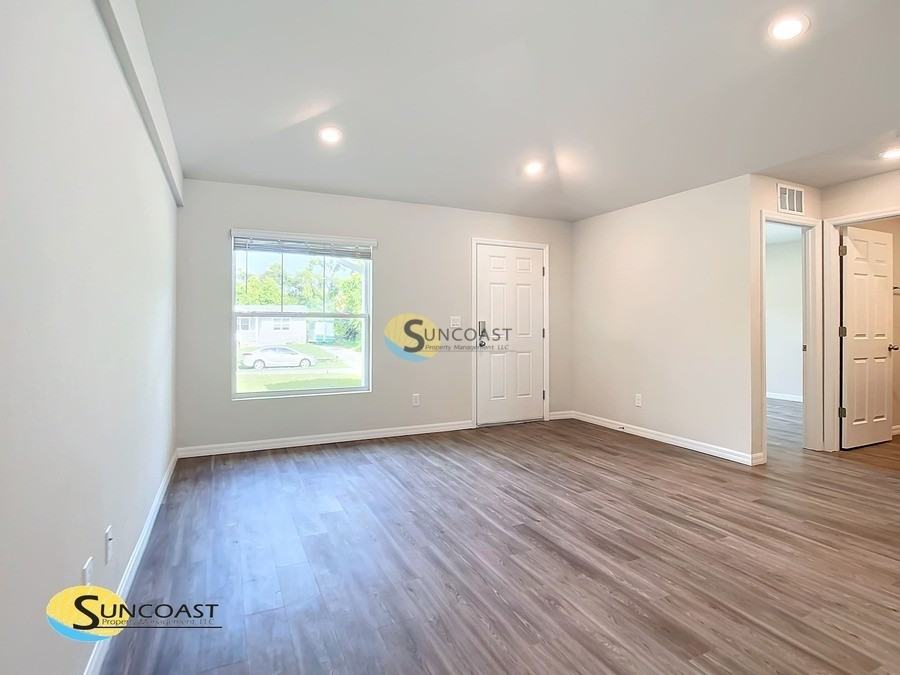 15537 Buick Ave - Photo 4 of 19