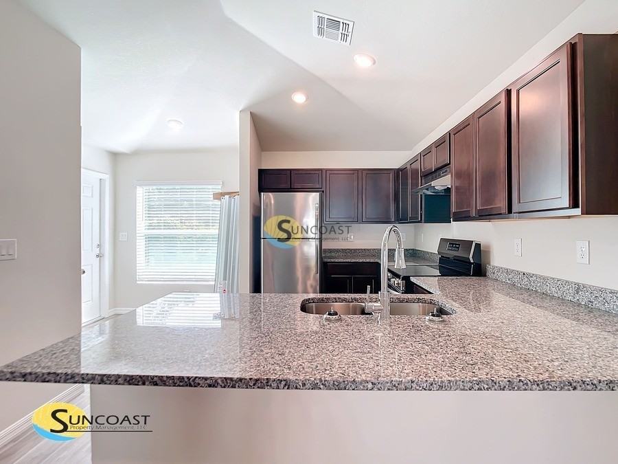 15537 Buick Ave - Photo 6 of 19