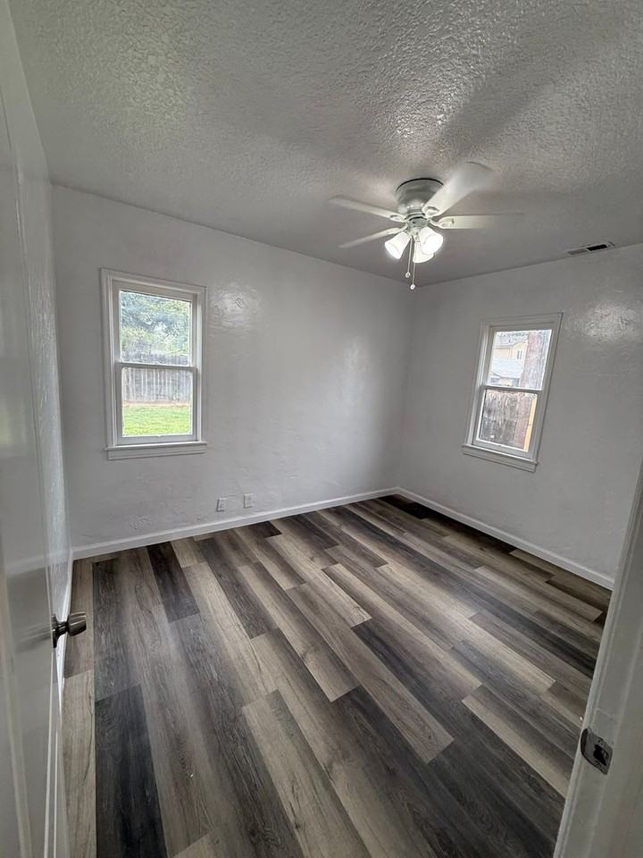 315 N Maple Ave - Photo 3 of 19
