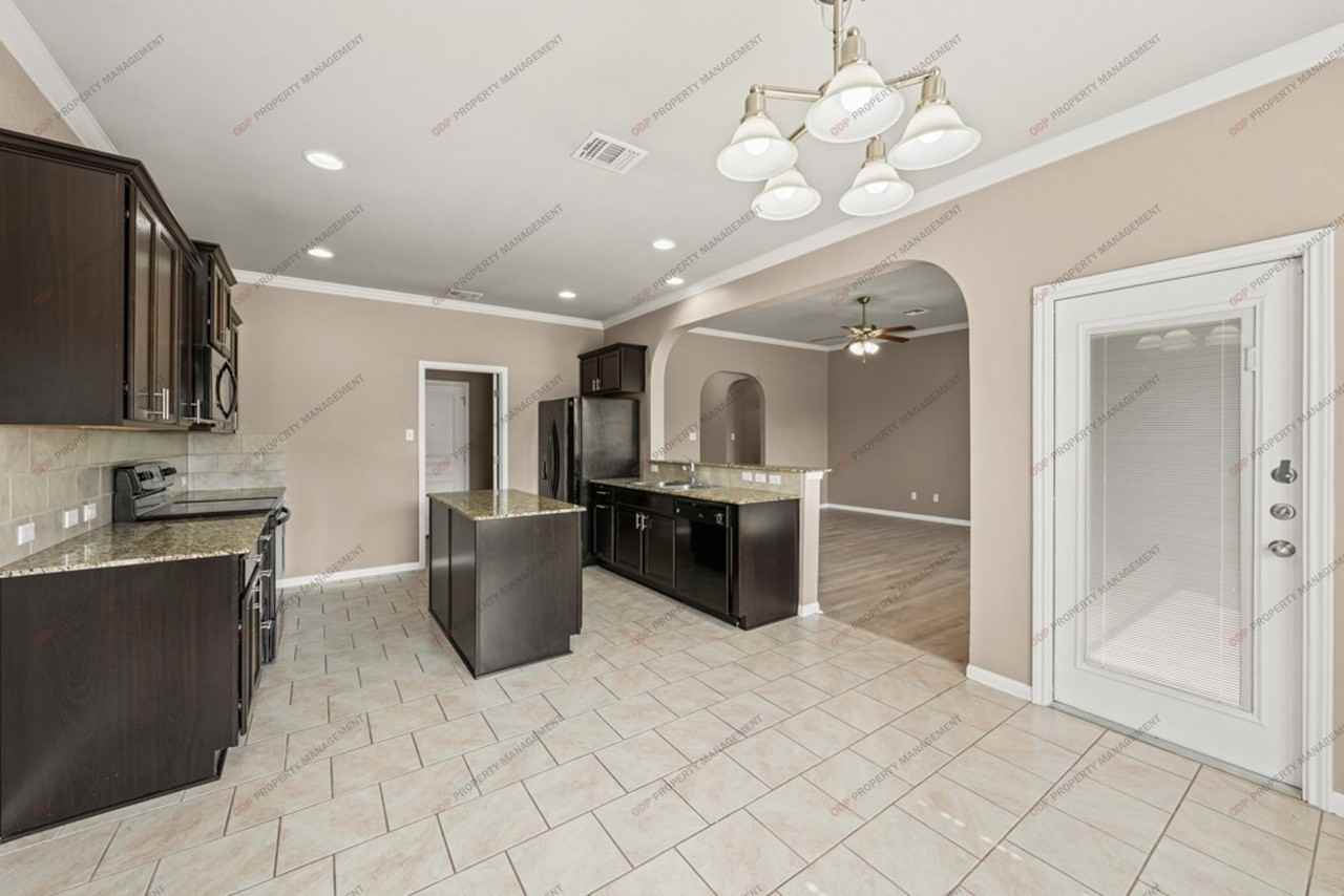 513 Wedgwood Dr - Photo 4 of 29