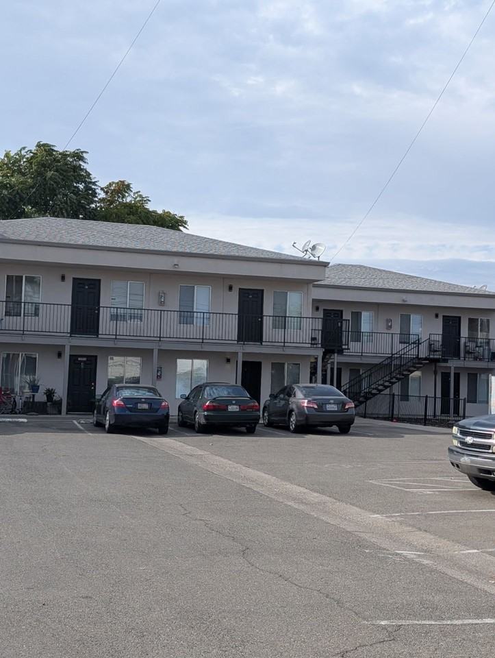 CO668-Alpine Apartments - Photo 3 of 3