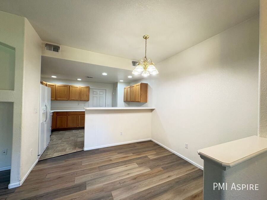 1703 Whitehall Dr #7F - Photo 6 of 17