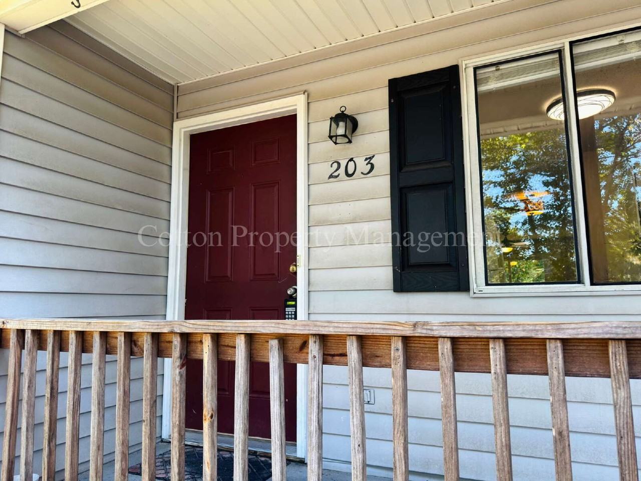 107 Lullwater Dr - Photo 4 of 26