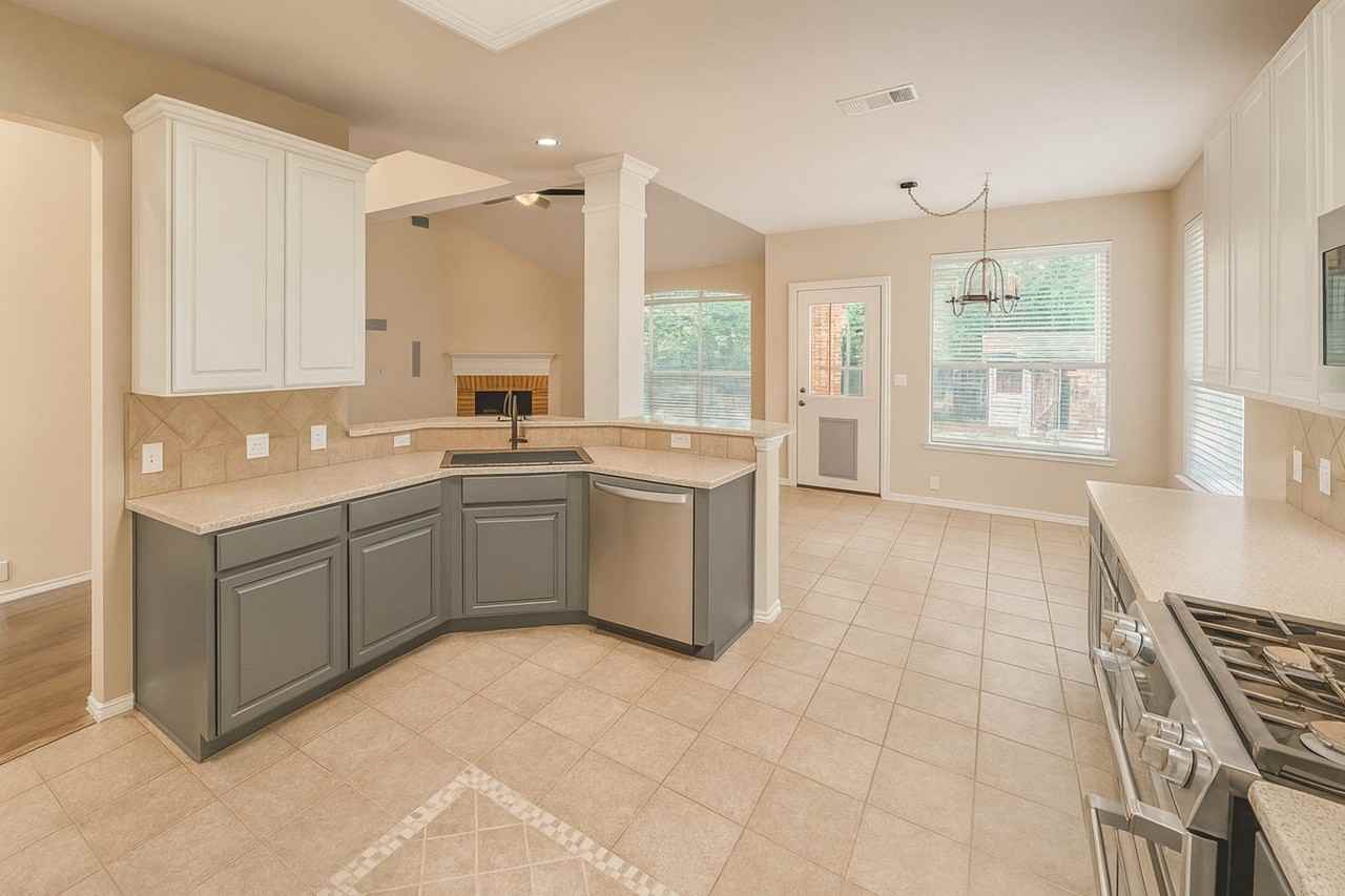 418 Sonoma Dr - Photo 3 of 15