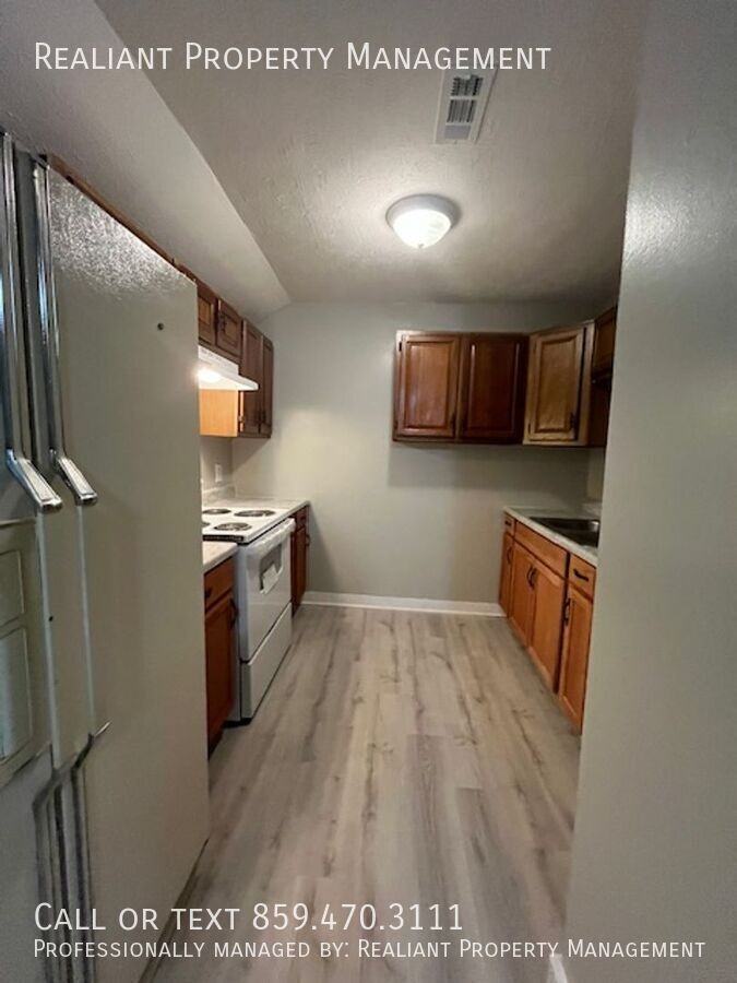 8 A St - Photo 3 of 11