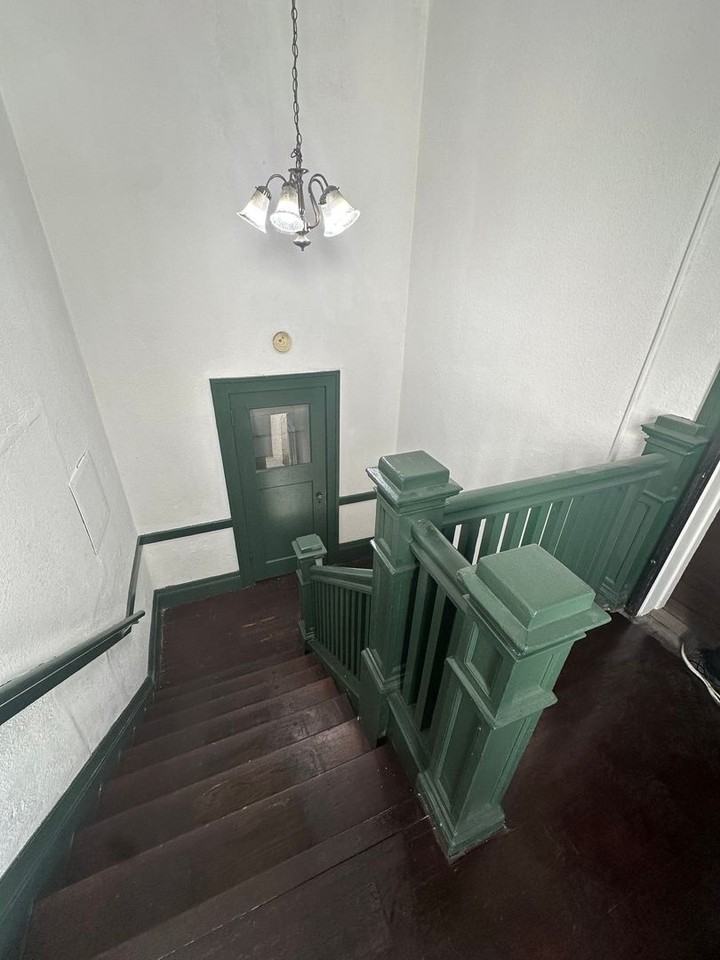 1738 E 4th St - Photo 6 of 26