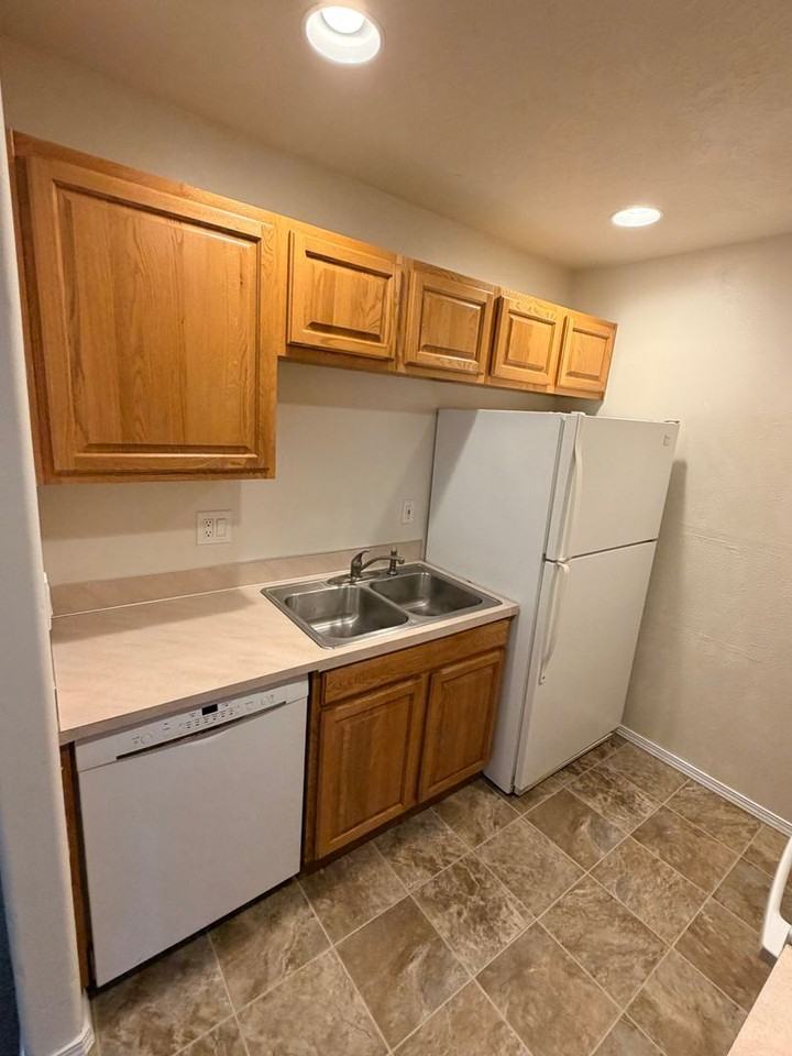 1246 Country Glen Avenue Northeast - Photo 4 of 18