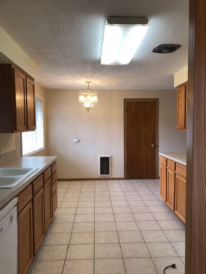 1235 Hall St Se - Photo 4 of 15