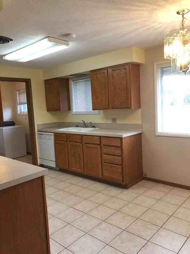 1235 Hall St Se - Photo 7 of 15