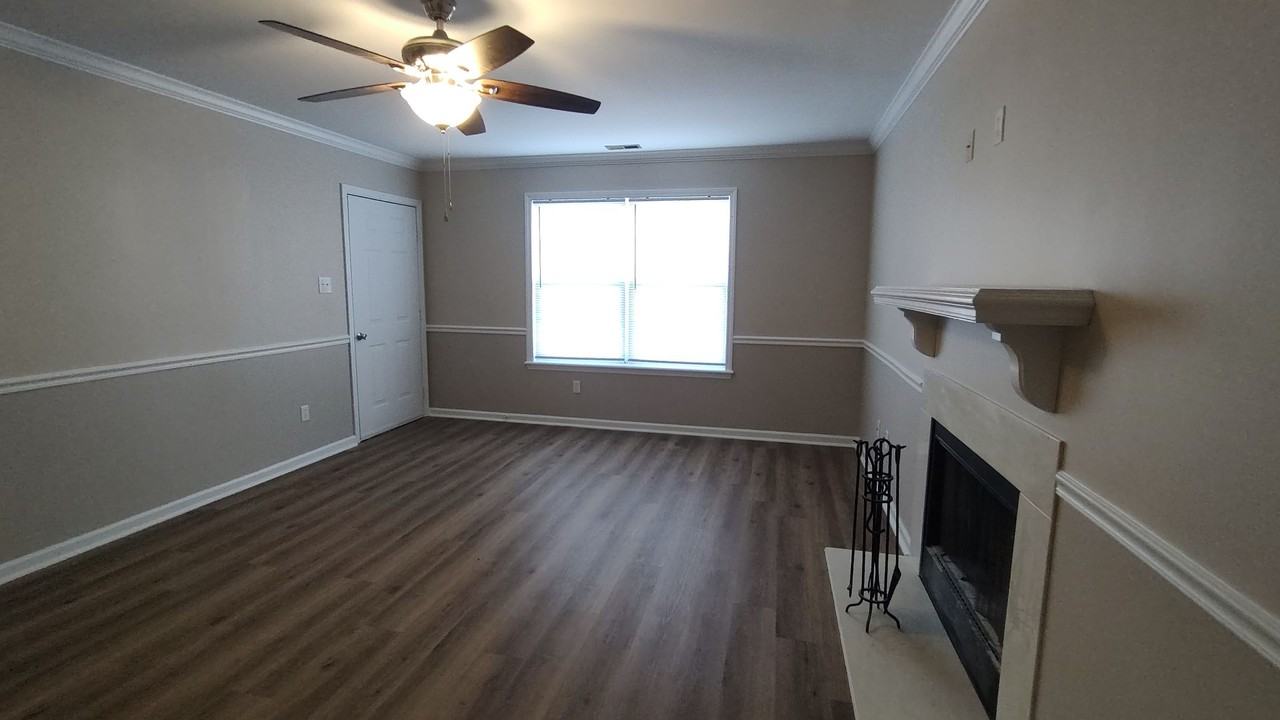 813 S Dogwood Ln - Photo 3 of 22