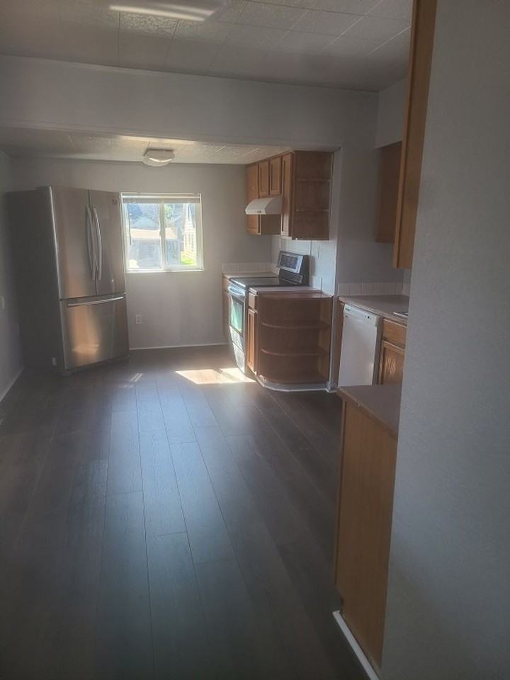 1415 W 2nd St - Photo 5 of 20