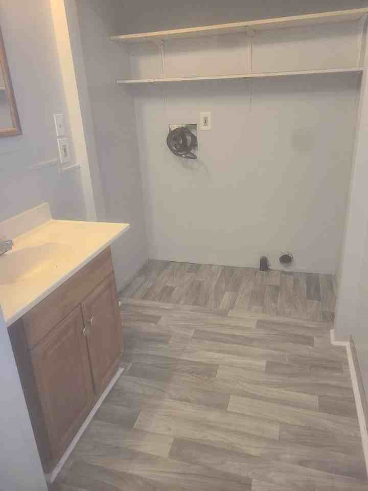 1415 W 2nd St - Photo 7 of 20