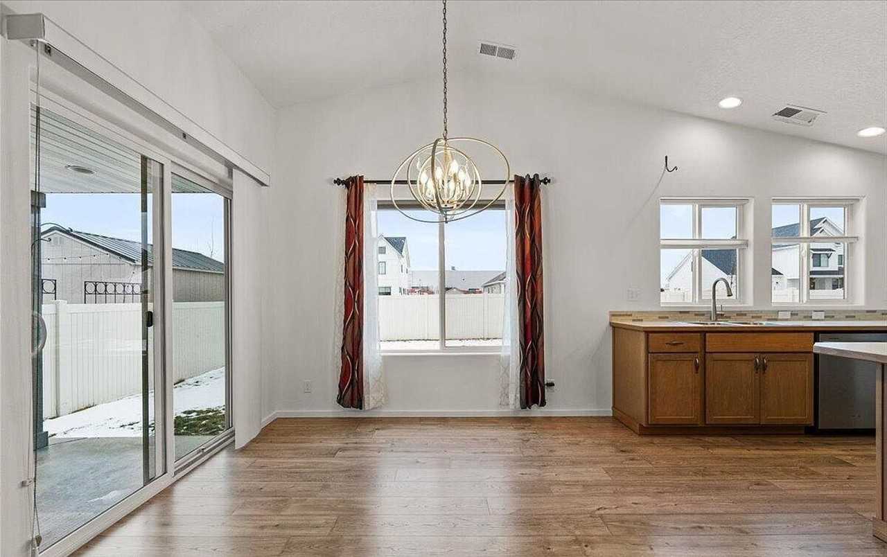 1822 W Satsop Ave - Photo 5 of 18