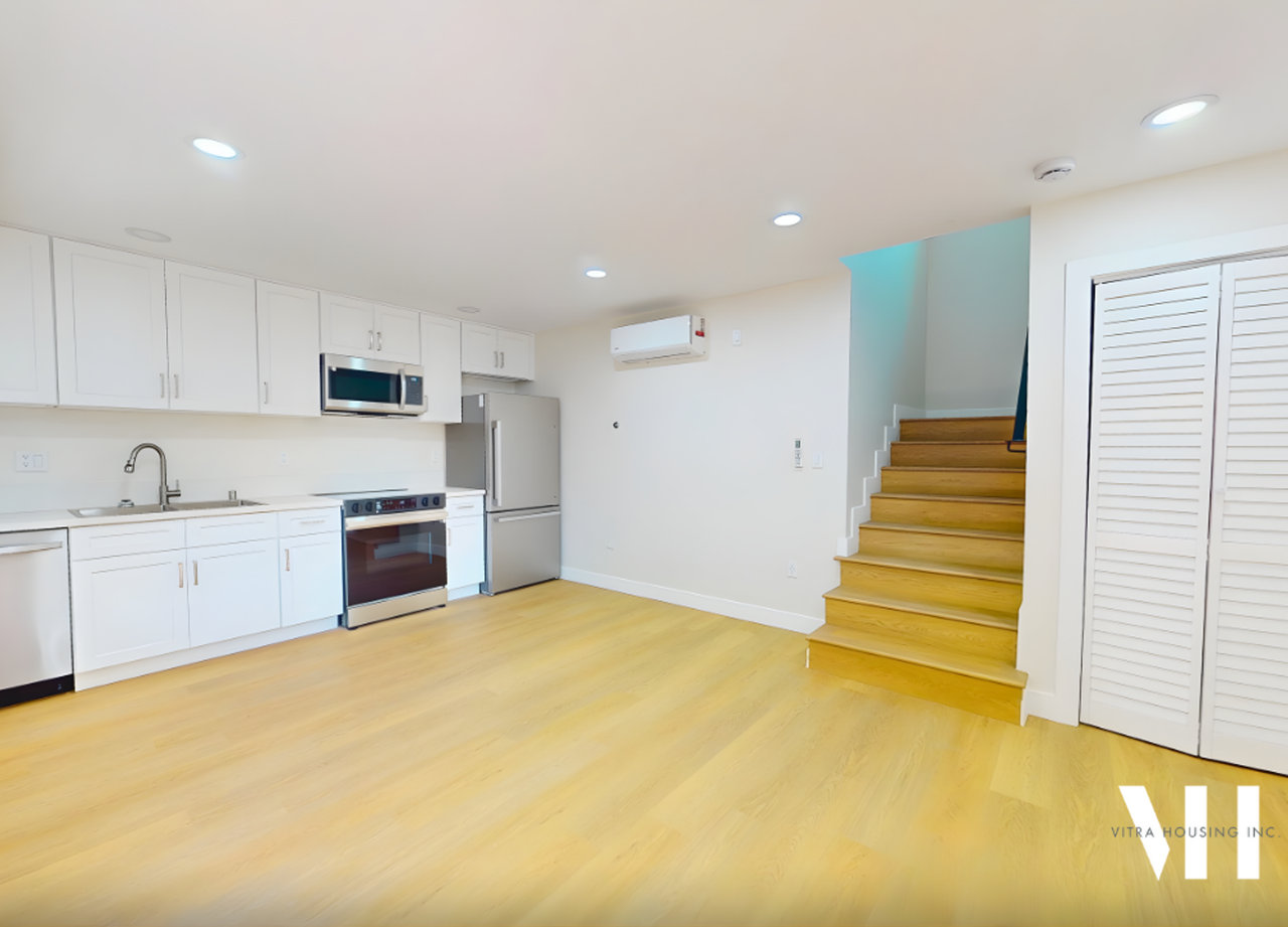 Portland St - Photo 3 of 9