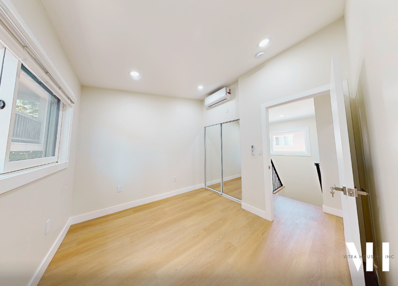 Portland St - Photo 5 of 9