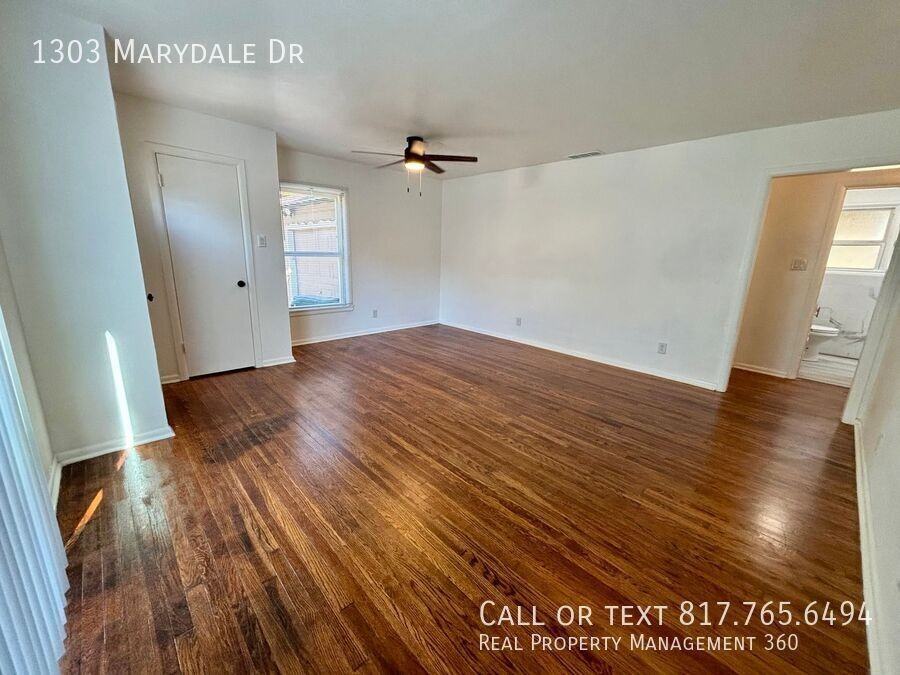 1303 Marydale Dr - Photo 2 of 14