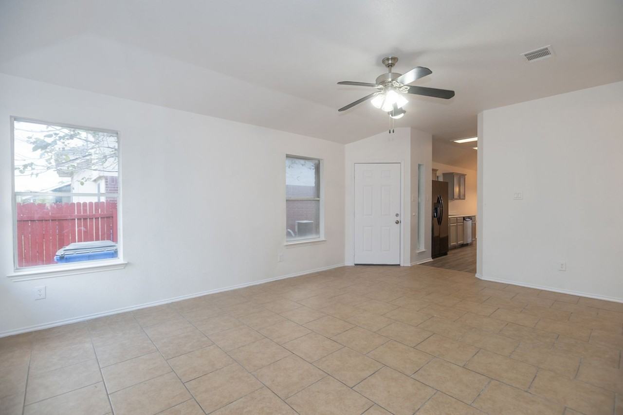 1606 Hueco Mountain Trail - Photo 3 of 31