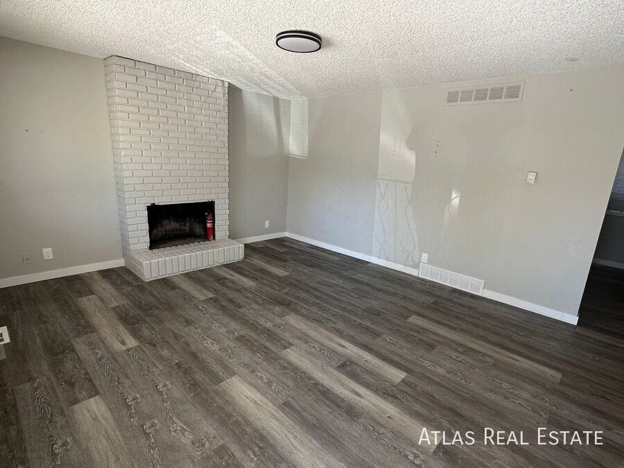 14993 Olmsted Dr - Photo 3 of 15