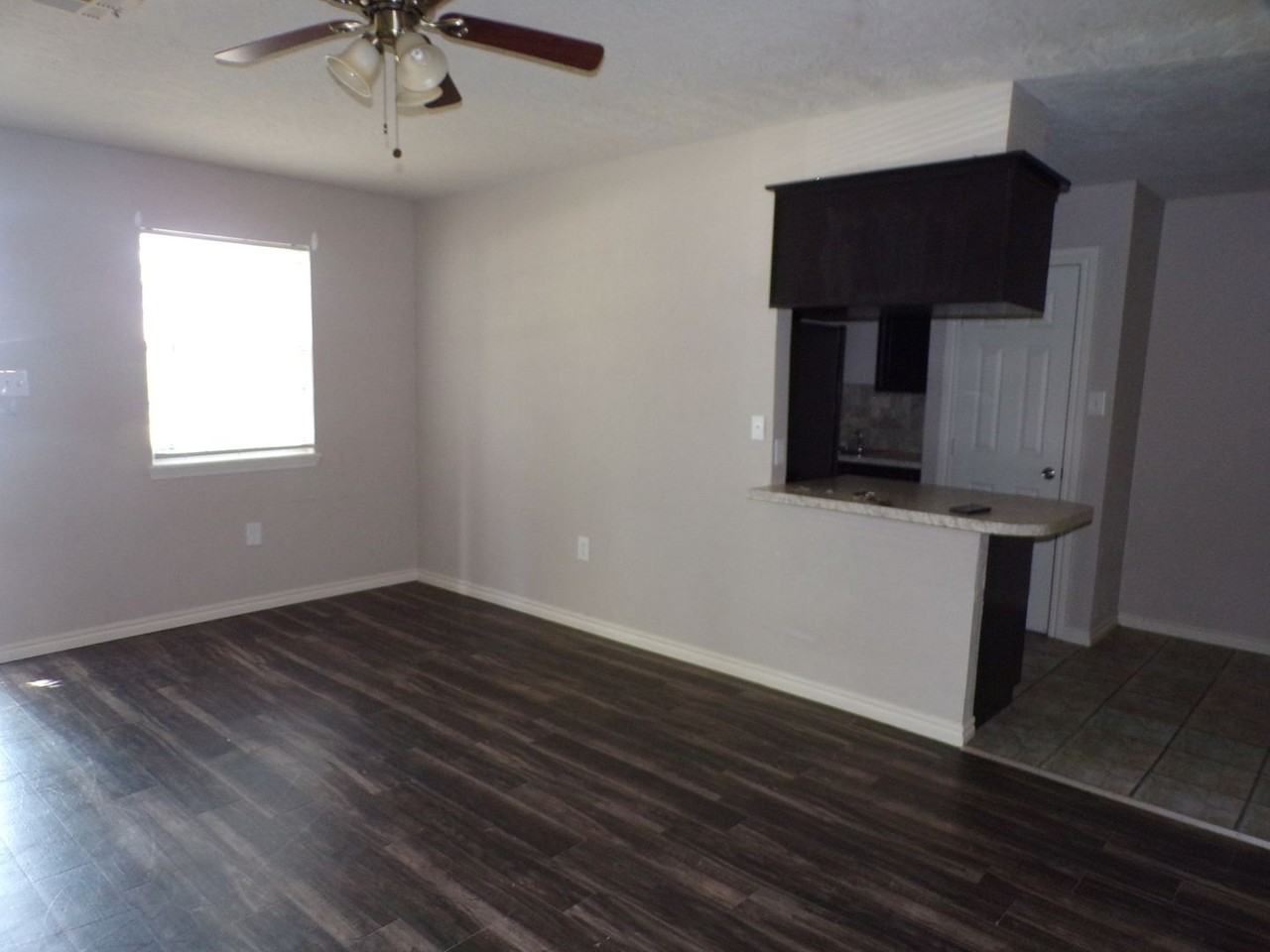 903 NW Bell Avenue - Photo 4 of 34