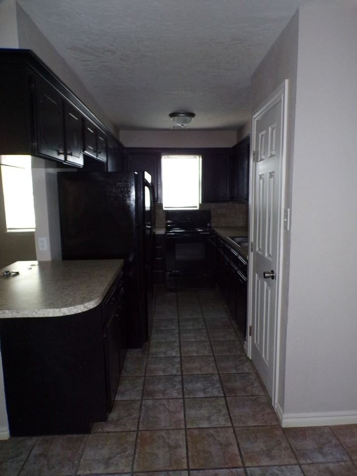 903 NW Bell Avenue - Photo 6 of 34