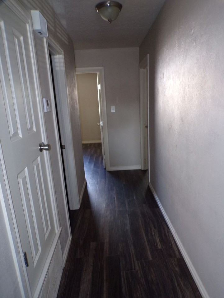 903 NW Bell Avenue - Photo 7 of 34