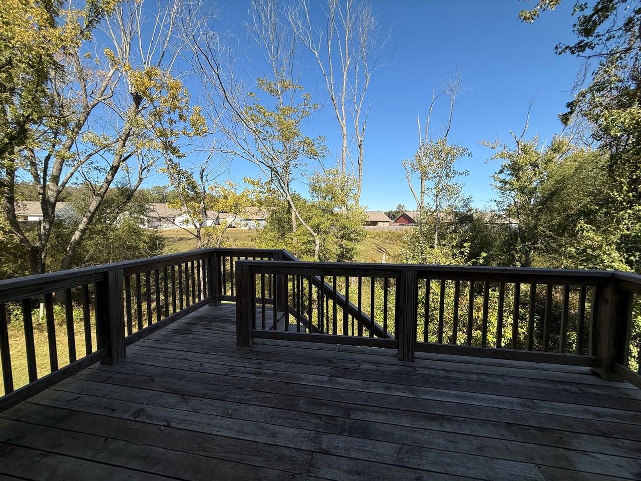 215 Adele Dr - Photo 2 of 14