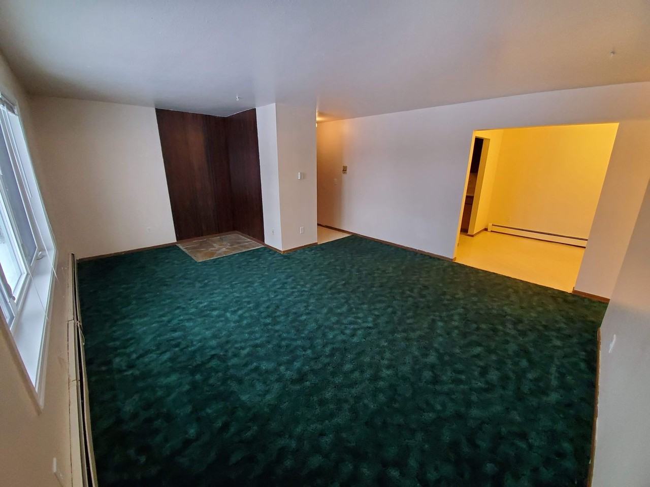 Colonial Manor - Photo 3 of 8